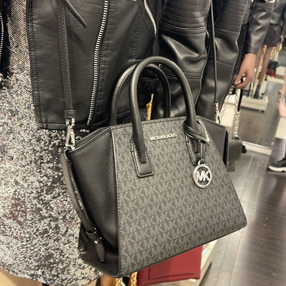 MICHAEL KORS
Avril Small Logo Top-Zip Satchel
COLOR BLACK
NWT - Picture 15 of 16